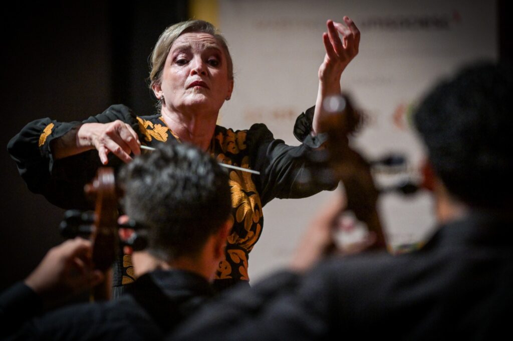 Em meio a concerto do FEMUSC, músicos se manifestam contra a demissão de Ligia Amadio da Orquestra Sinfônica de Minas Gerais 